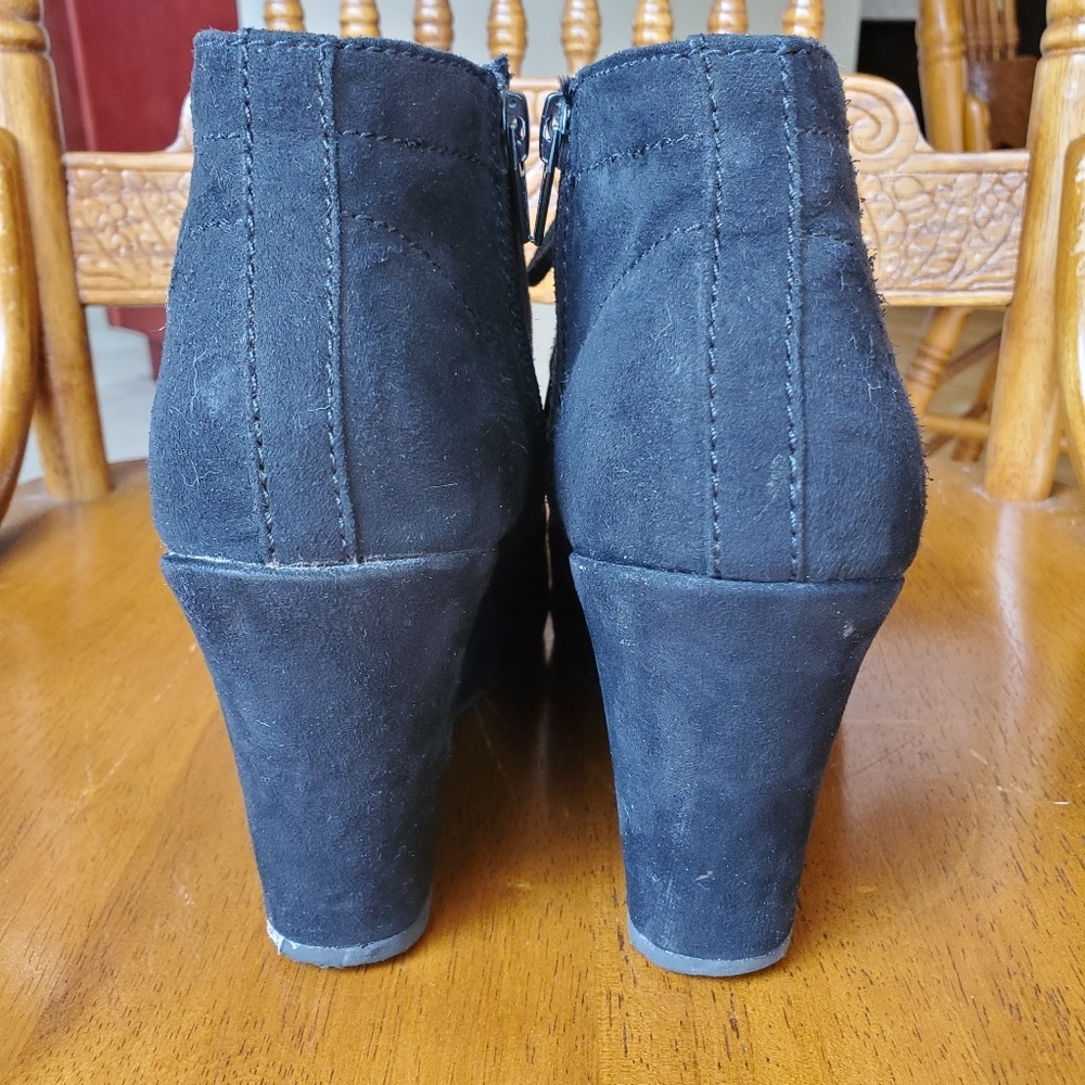 Mossimo Black Ankle Boots - Picture 3 of 6